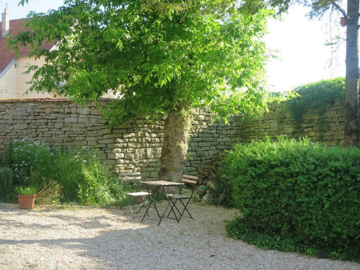 Le Clos - La Chapelle Lombard  Buitenkant foto